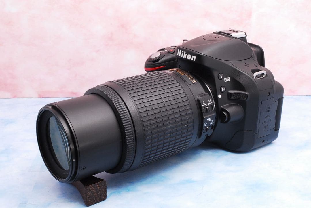 ニコン D5200☆一眼レフカメラ☆手ぶれ補正Wレンズ☆美品＆ショット数少！