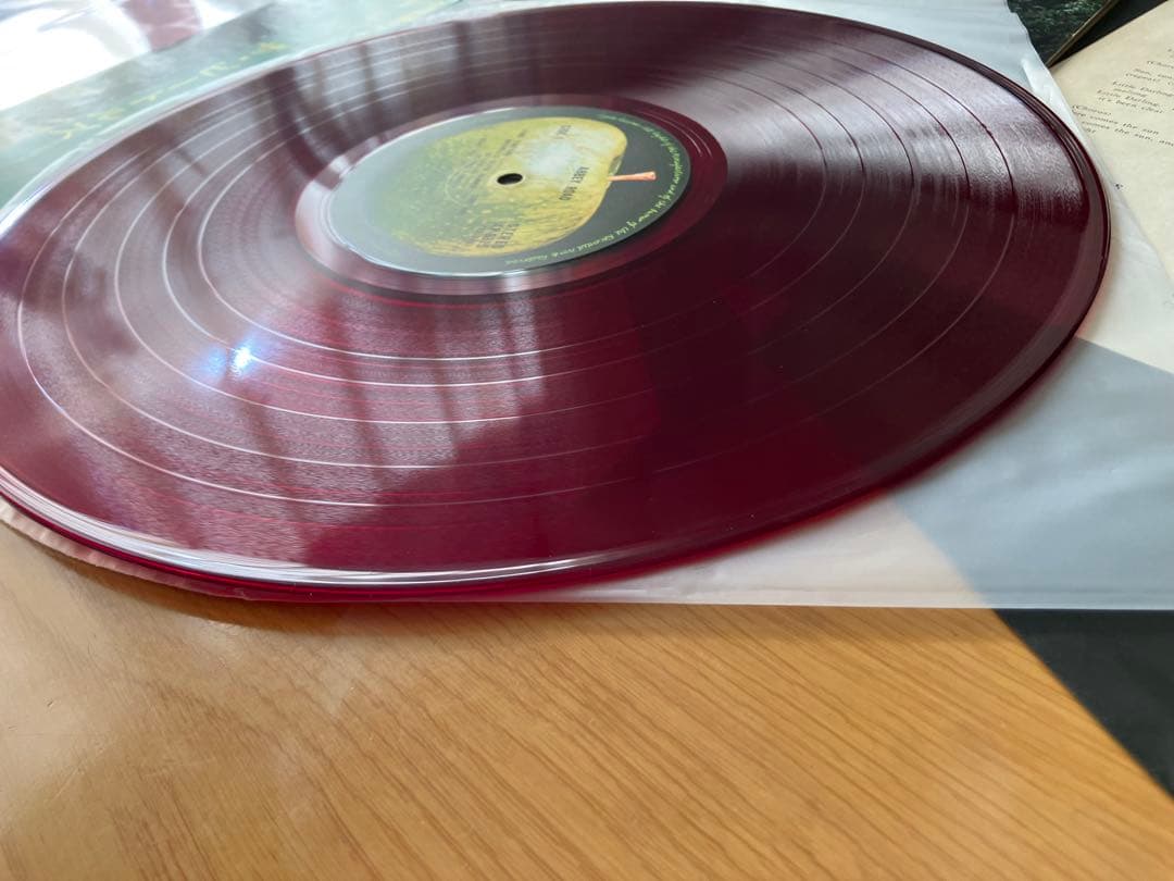 綺麗な赤盤は少ない　全体に良好品　アビーロード