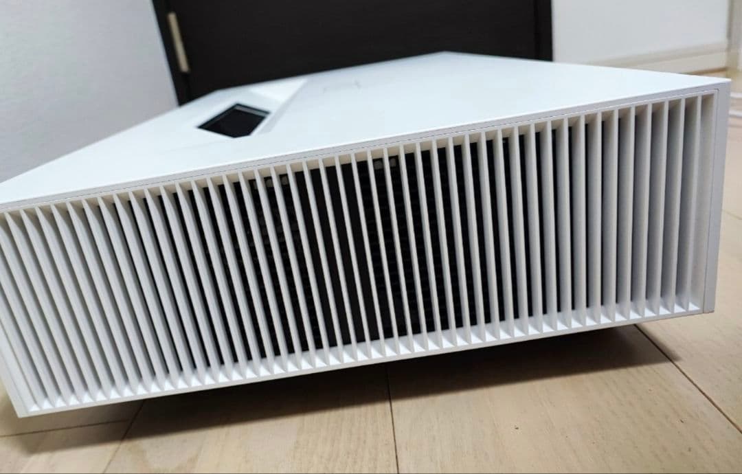 LG HU85 4K ,HDR 対応プロジェクター本体 ホワイト グレー