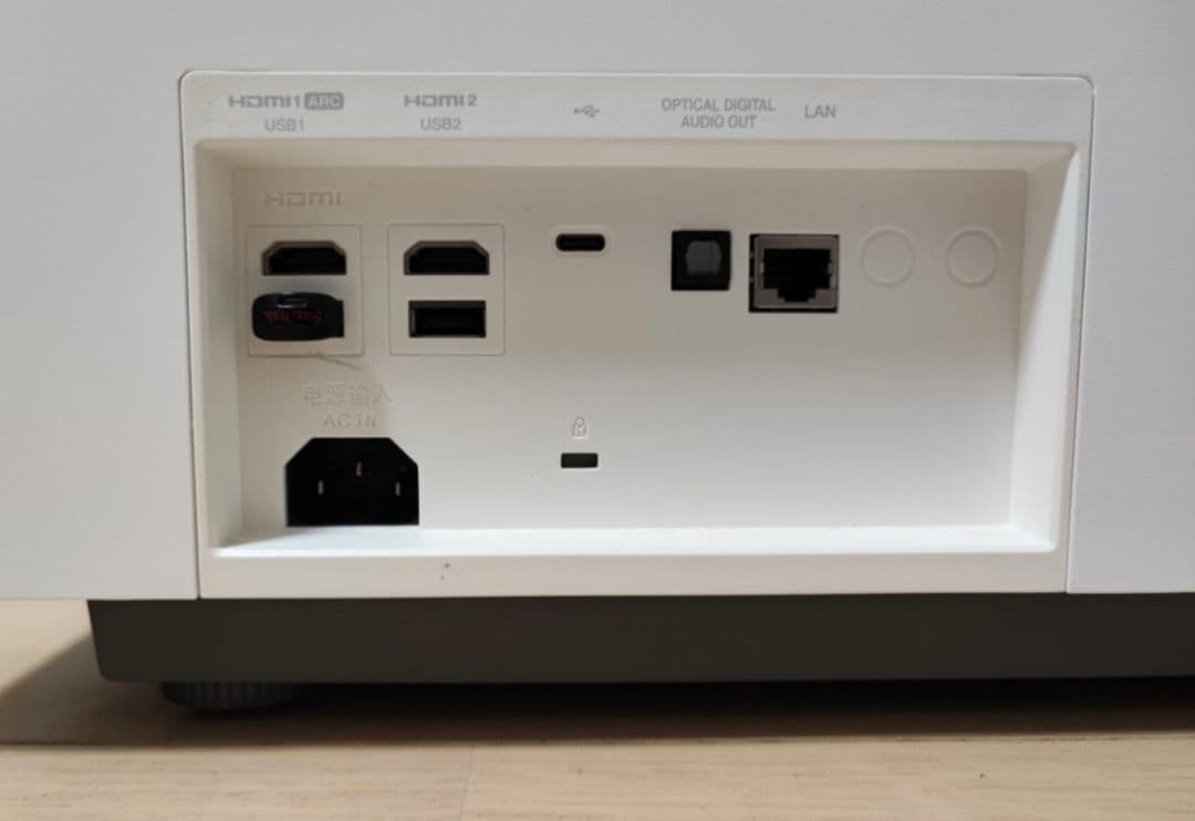 LG HU85 4K ,HDR 対応プロジェクター本体 ホワイト グレー