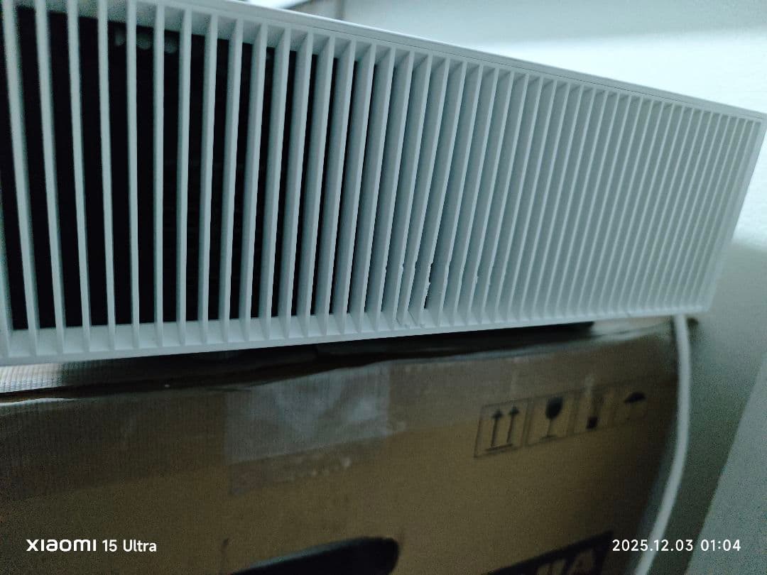 LG HU85 4K ,HDR 対応プロジェクター本体 ホワイト グレー