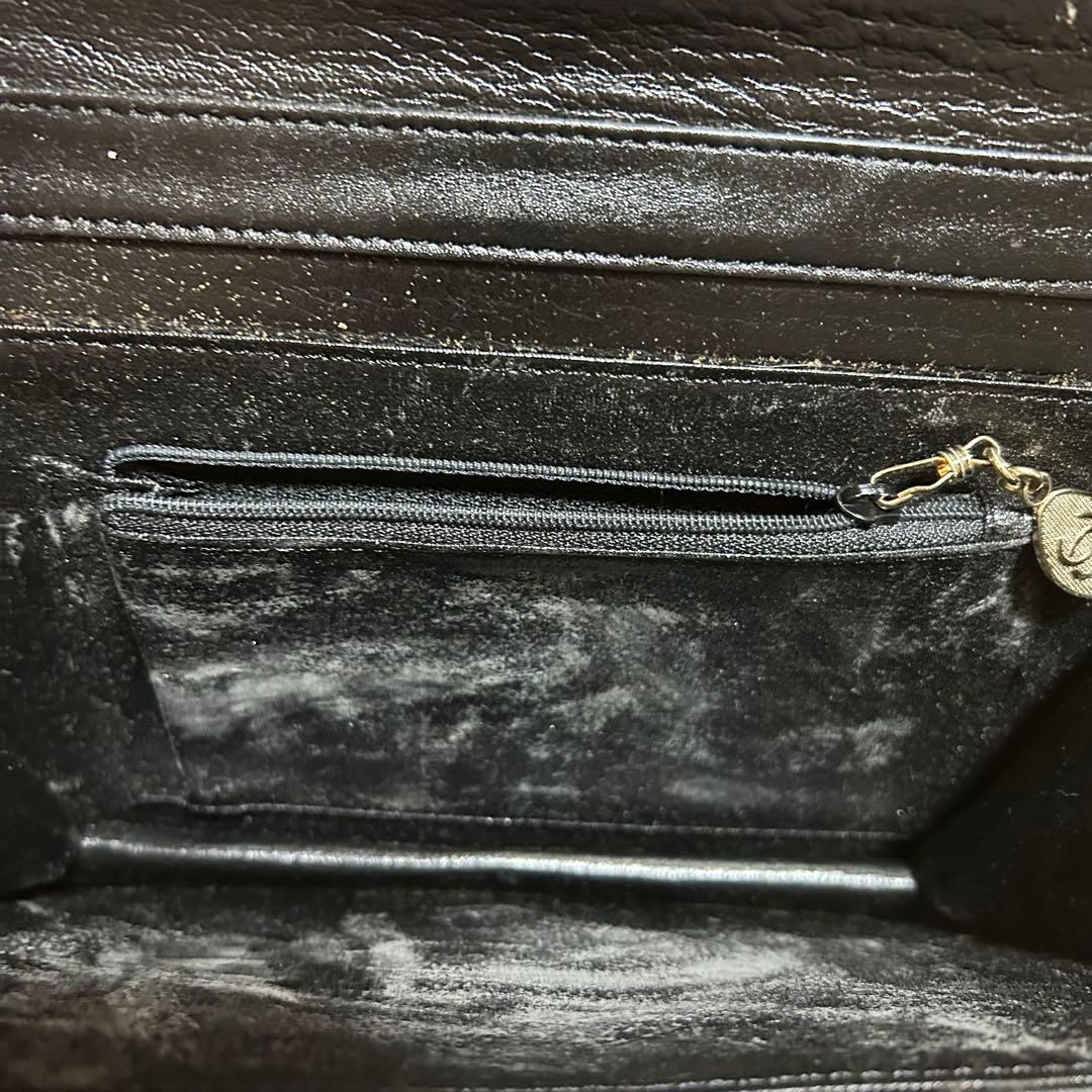 ブラックレザー パーティバッグ　クラッチバッグ　デザイン良