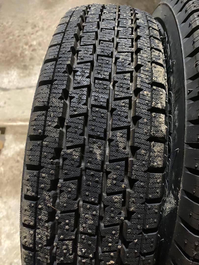 ブリヂストンスタッドレスタイヤ　145-80-12　4本