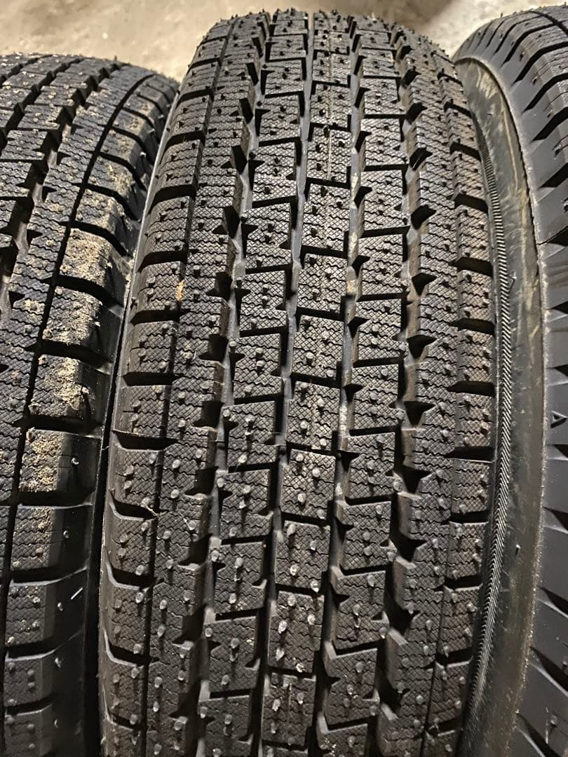 ブリヂストンスタッドレスタイヤ　145-80-12　4本