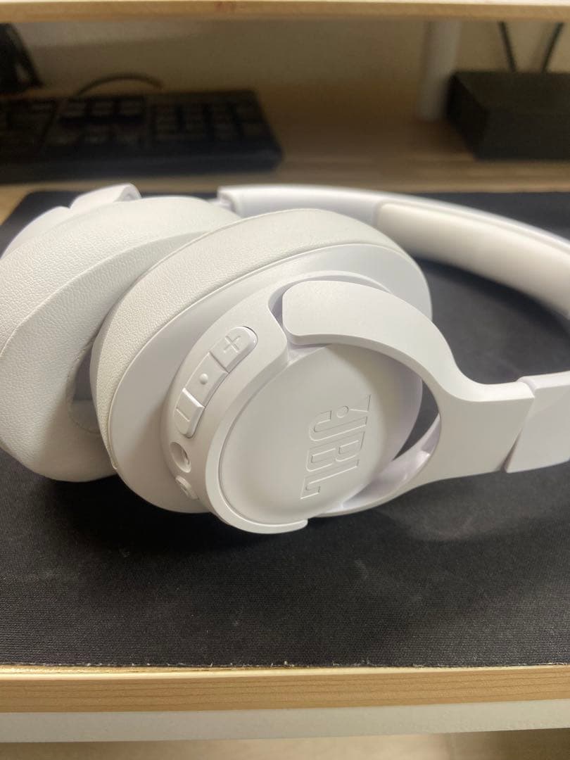 JBL ワイヤレスヘッドホン　白色　ホワイト