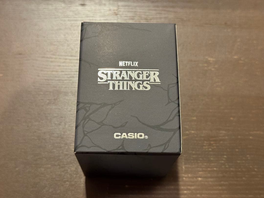 時計 CASIO Stranger Things AQ-800EST-1AJR