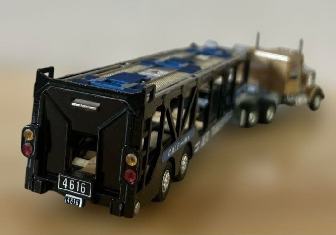 シンセイ爆走トラック群団、ケンウォースオートキャリア￼642