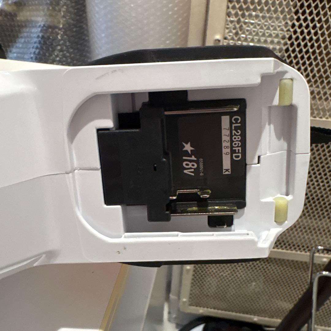 Makita スティッククリーナー ホワイトCL286FD