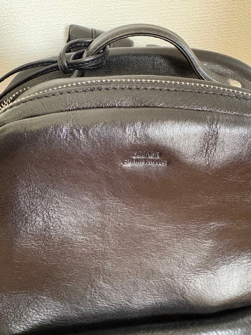 オイルレザー製黒バックパック