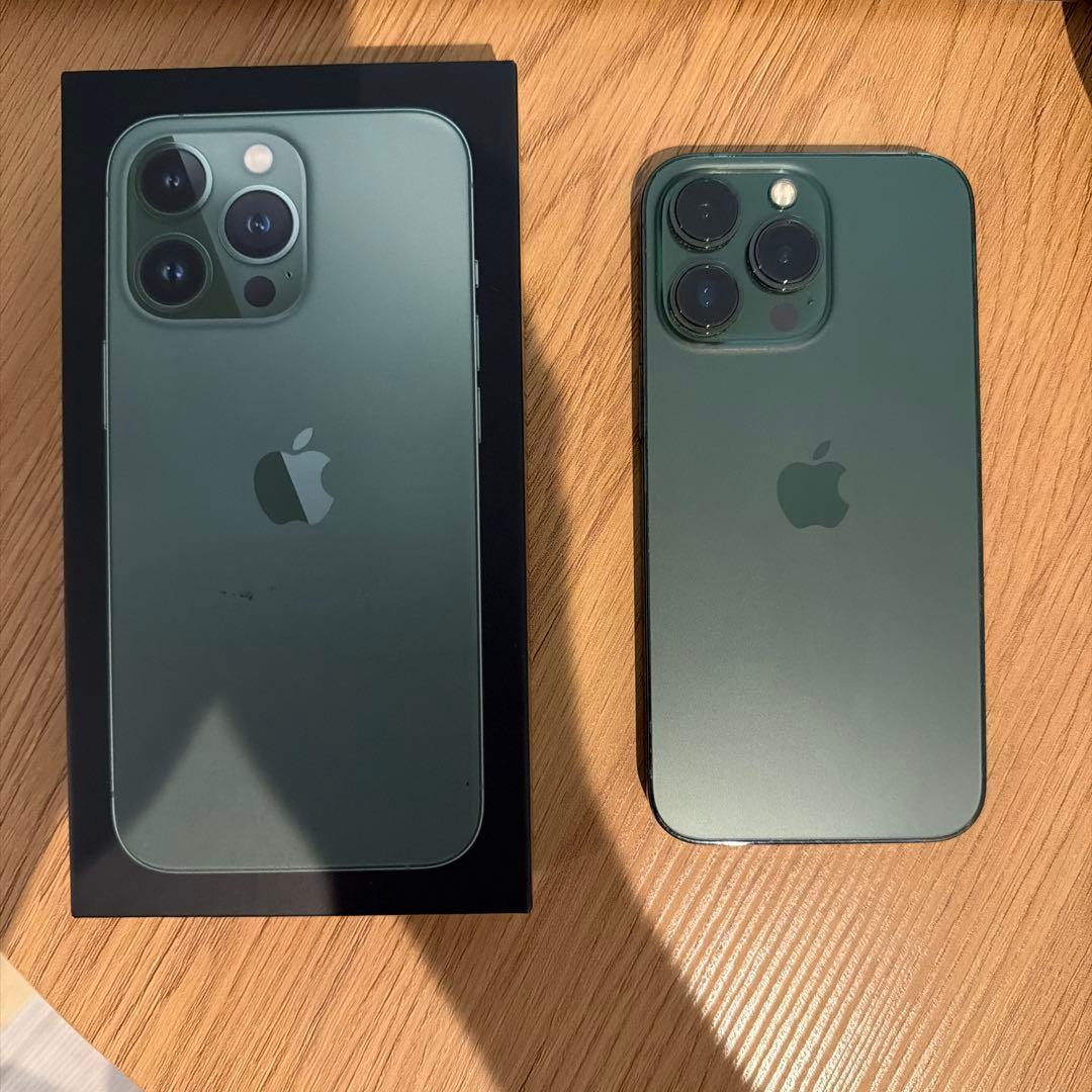 【美品】iPhone13 Pro 256GB アルパイングリーンSIMフリー
