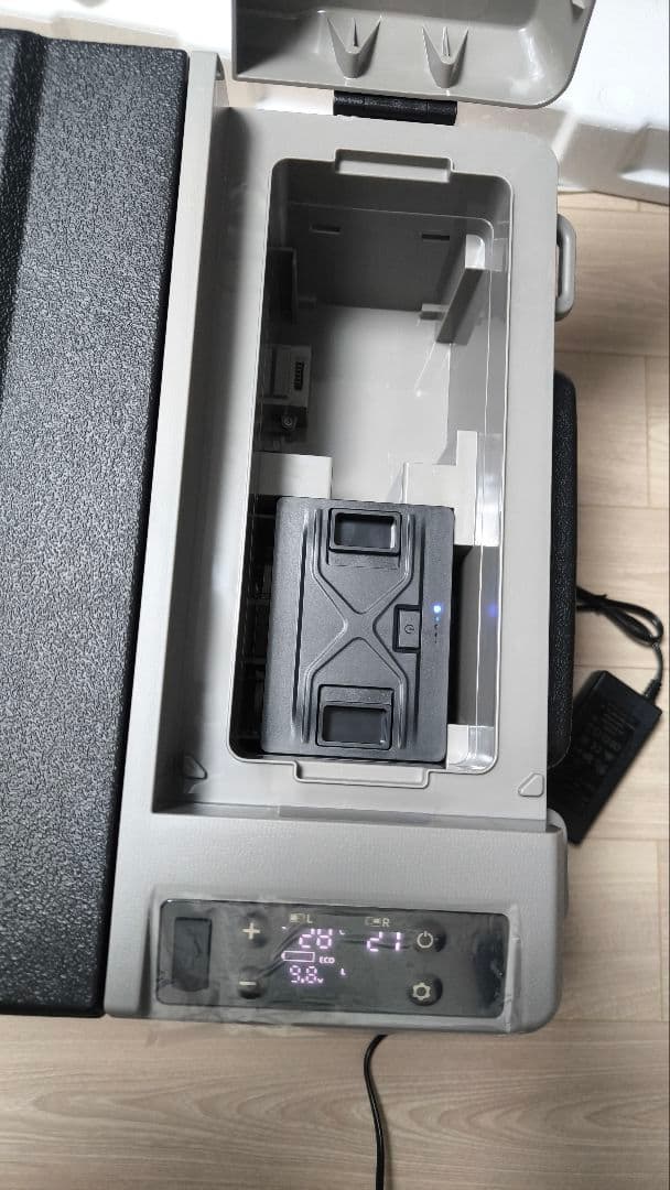 【新品未使用】車載冷蔵庫 モバイルバッテリー付き 35L　ブラック色