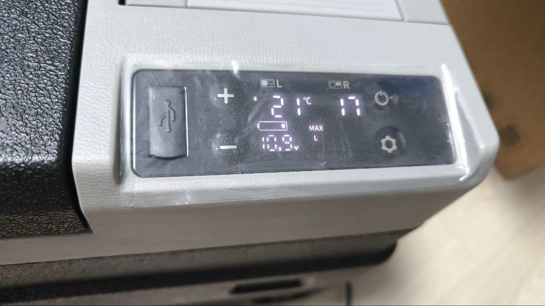 【新品未使用】車載冷蔵庫 モバイルバッテリー付き 35L　ブラック色