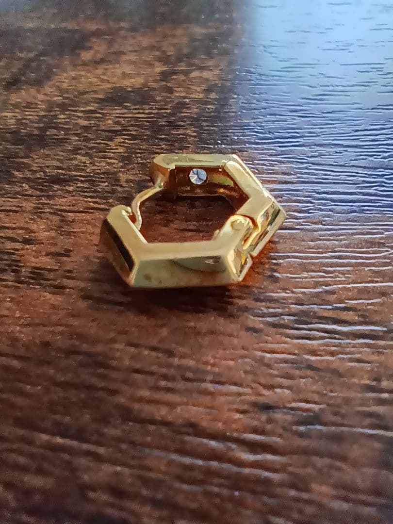 ゴールド 六角形デザイン ダイヤ装飾ピアス(片耳用)