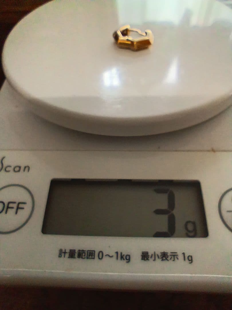 ゴールド 六角形デザイン ダイヤ装飾ピアス(片耳用)