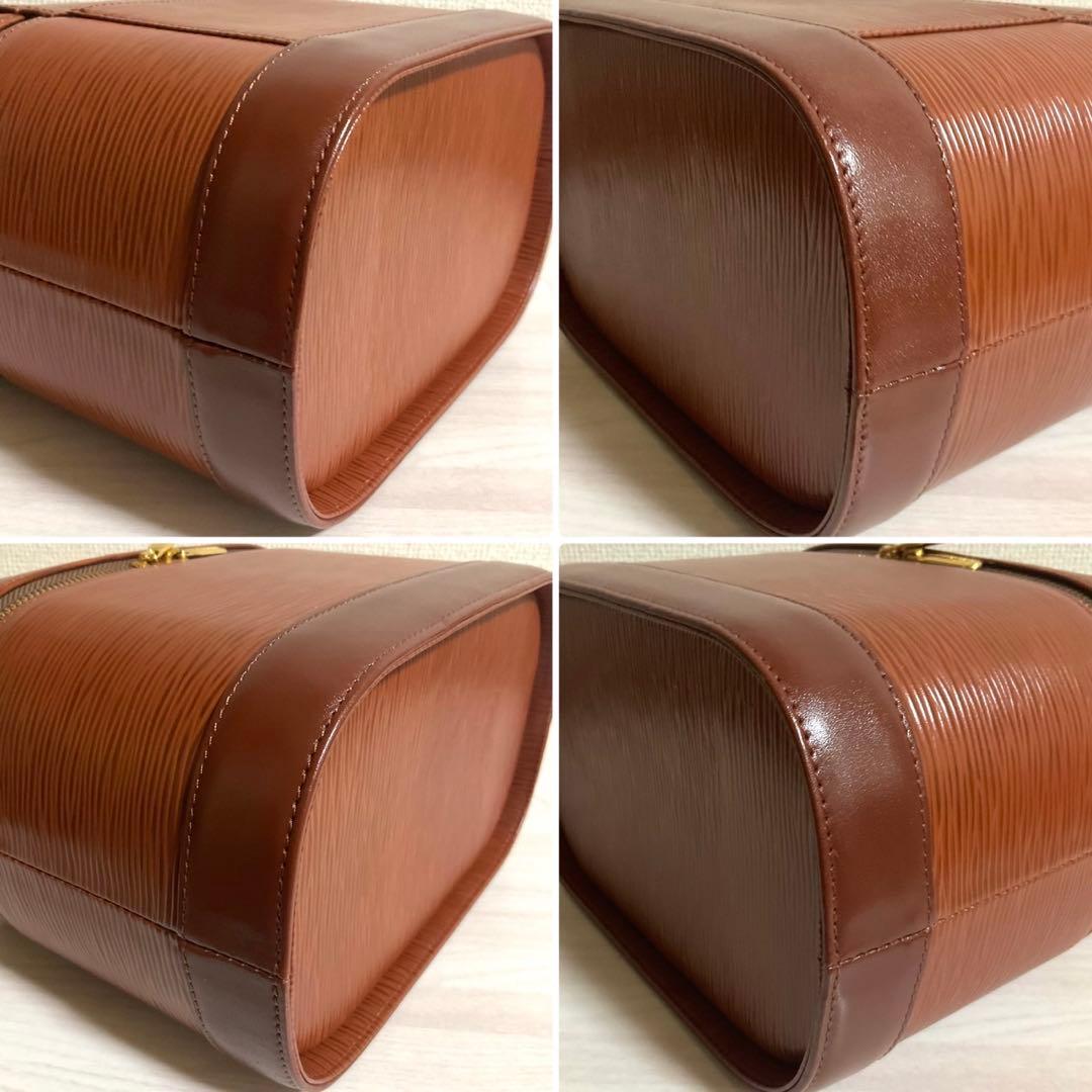 VALENTINOヴァレンティノ バニティ バッグ ゴールド金具 ハンドバッグ