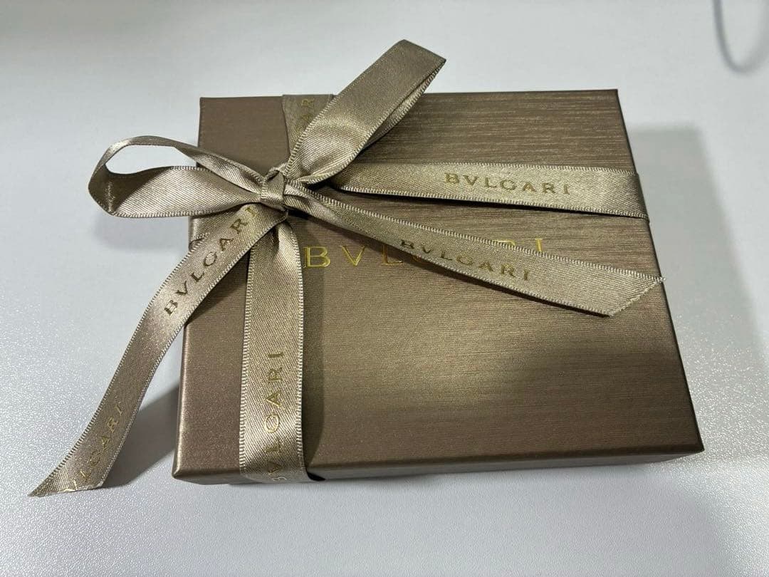 u*9様 BVLGARI 折り畳み財布