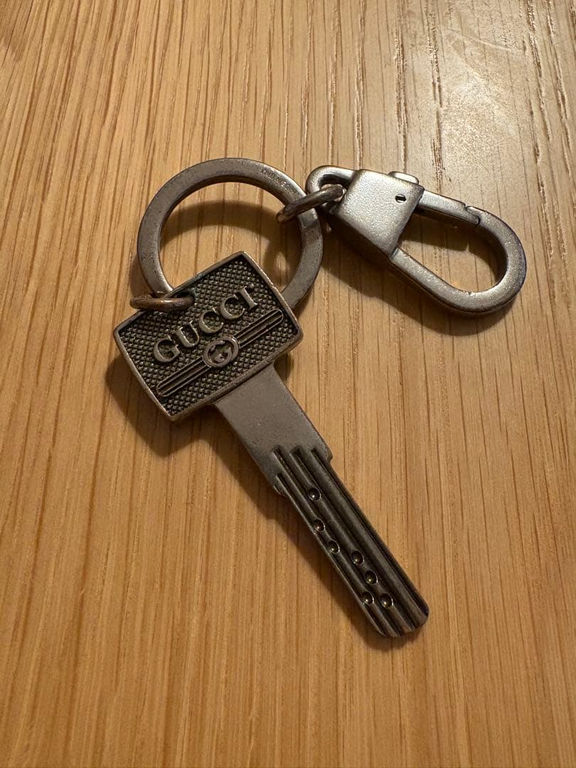 GUCCI キーリング付きキー シルバー