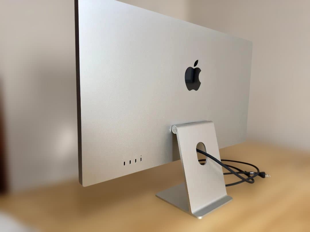 Apple Studio Display 傾き調整スタンド 目立つ傷なし