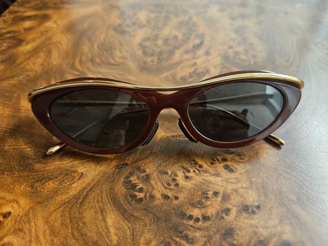 キ*プ様 常田大希着用 同型同色 LOEWE ワールサングラス 赤