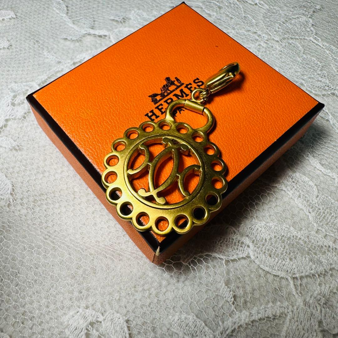 エルメス　ハバ　ペンダントトップBoucle Fantaisie アクセサリー