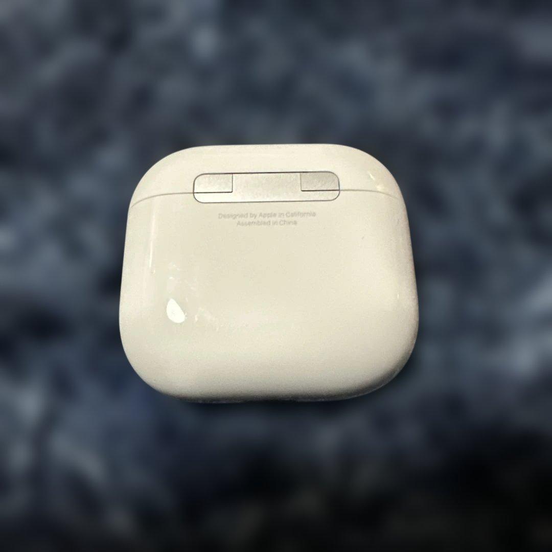 美品　AirPods 4 本体 アクティブノイズキャンセリング