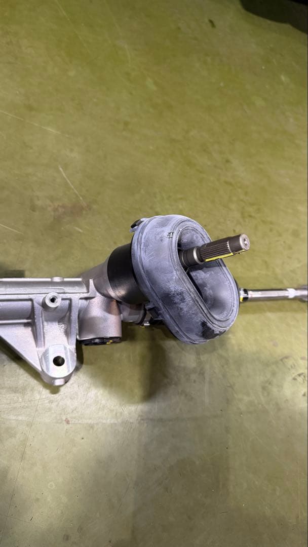 ルノールーテシア4RSトロフィーステアリングラック ギヤボックス