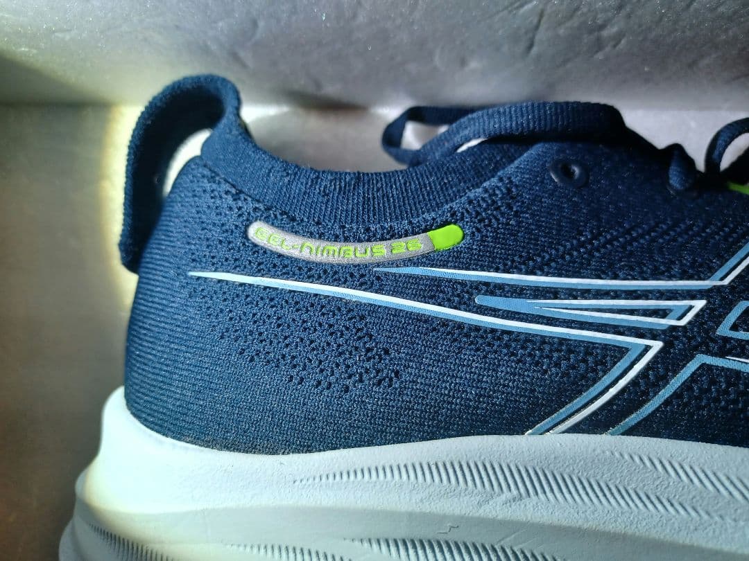 新品未使用　アシックスランニングシューズGEL-NIMBUS 26　27.5cm