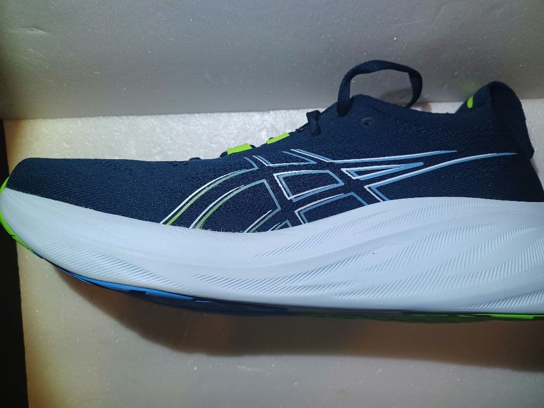 新品未使用　アシックスランニングシューズGEL-NIMBUS 26　27.5cm