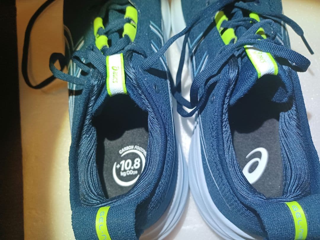 新品未使用　アシックスランニングシューズGEL-NIMBUS 26　27.5cm