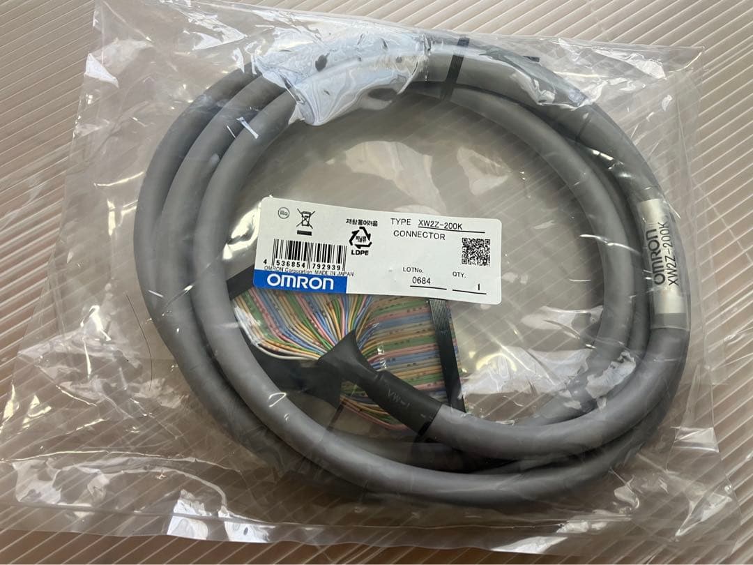 【40個セット】XW2Z-200K 2m OMRON