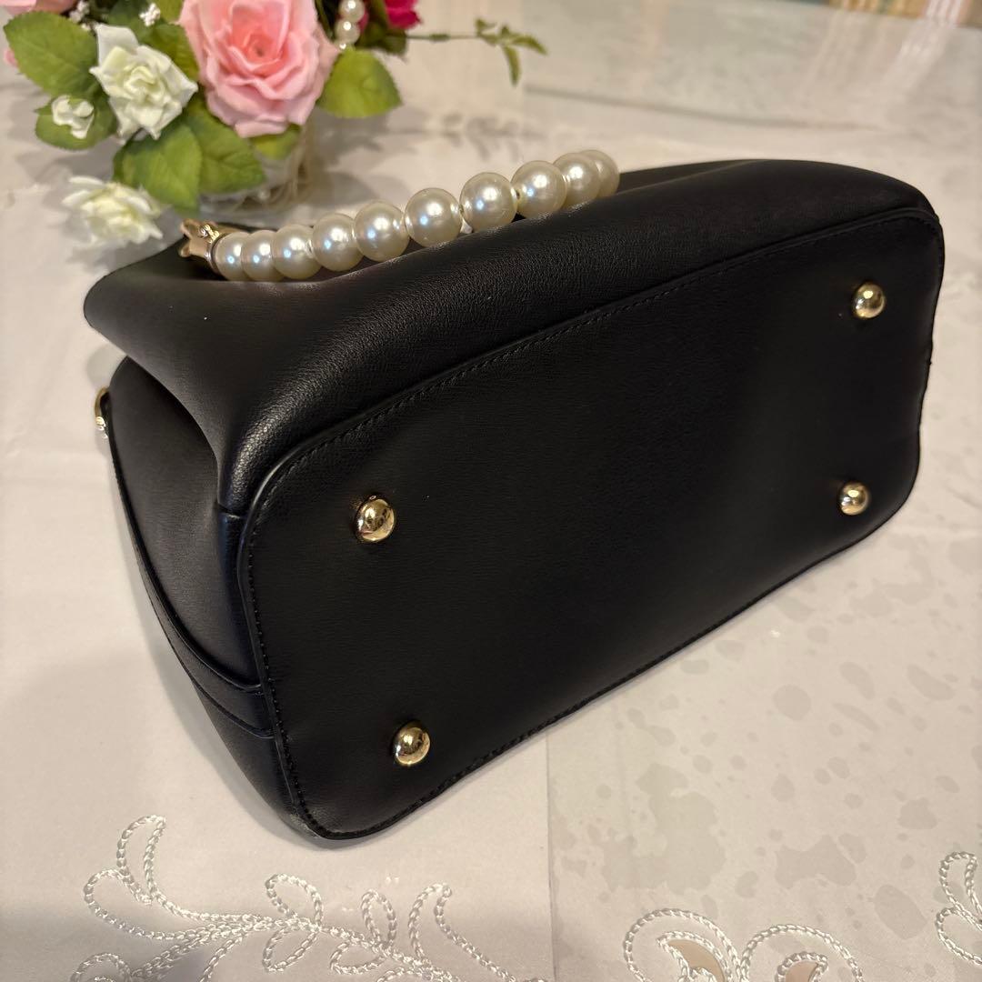 エムズグレイシー　カタログ掲載ロゴ入りパールハンドバック　ブラック（ベルト無し）