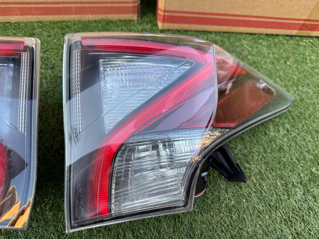 TOYOTA プリウス50系前期　純正テールランプ 左右セット