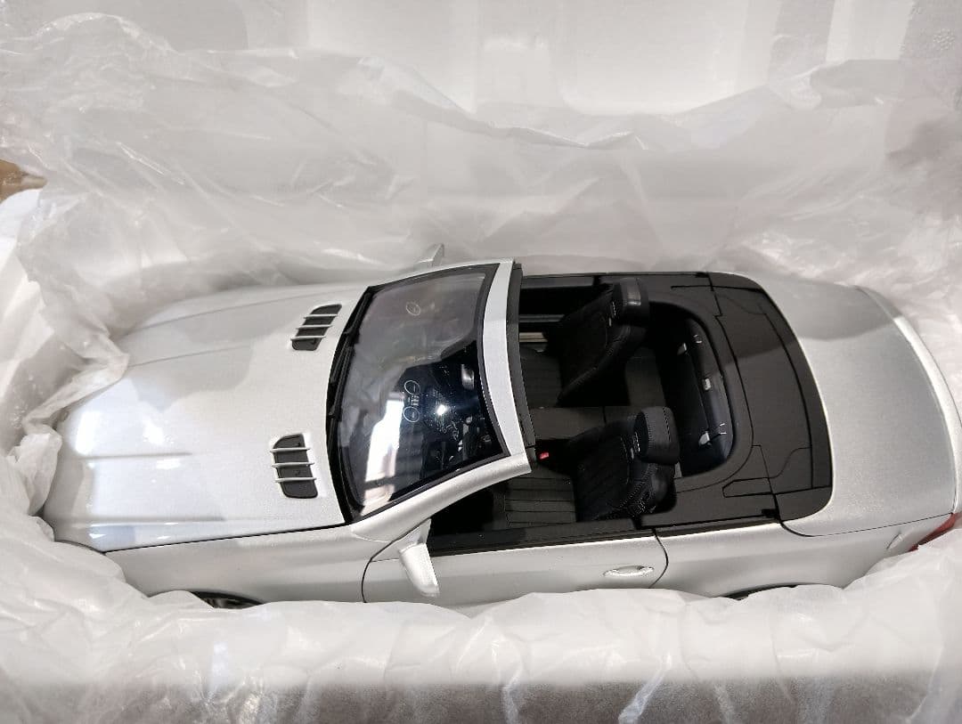 マック　1/18 メルセデスSL63 AMG R230　ミニカー　シルバー