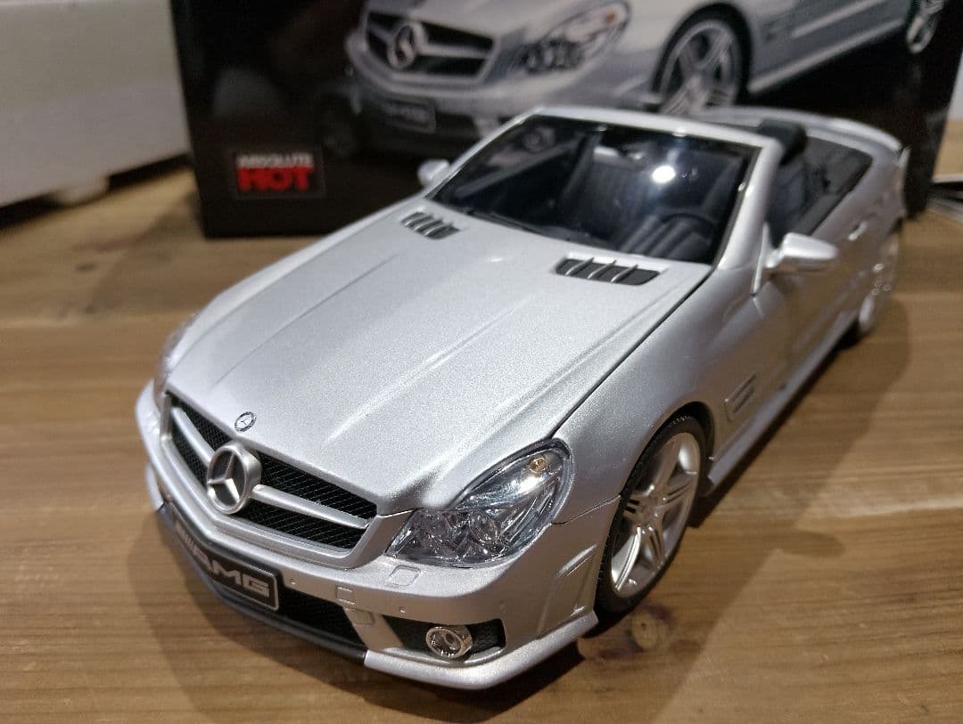マック　1/18 メルセデスSL63 AMG R230　ミニカー　シルバー