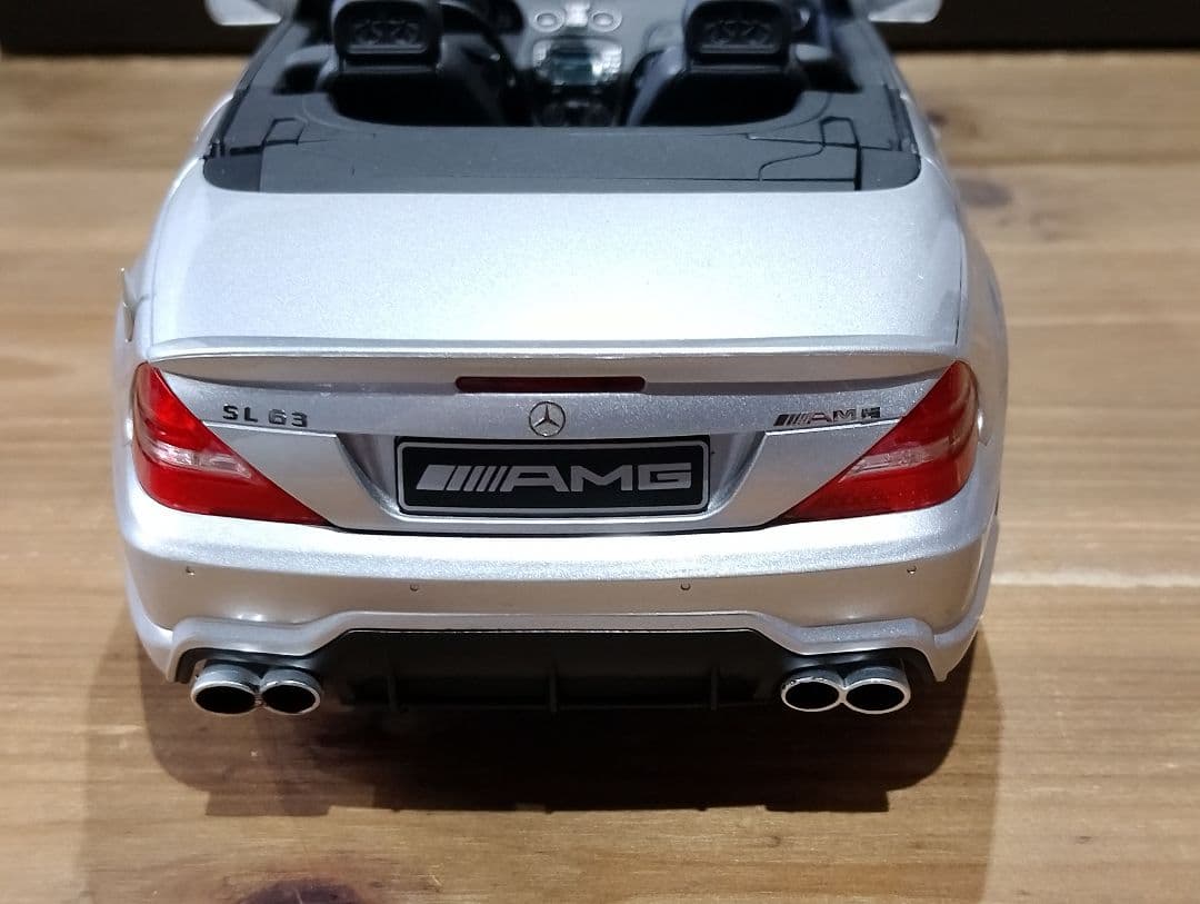 マック　1/18 メルセデスSL63 AMG R230　ミニカー　シルバー