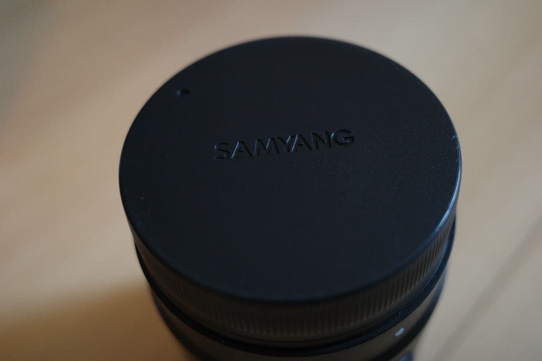 [値下げ中]SAMYANG AF24mm f1.8 メンズケースレンズフード付き