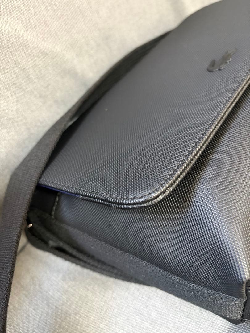 美品　ラコステ LACOSTE ショルダーバッグ ブラック メンズ レディース