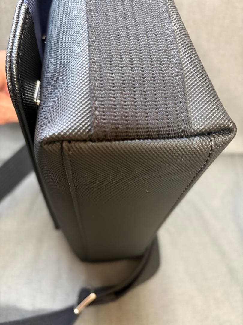 美品　ラコステ LACOSTE ショルダーバッグ ブラック メンズ レディース