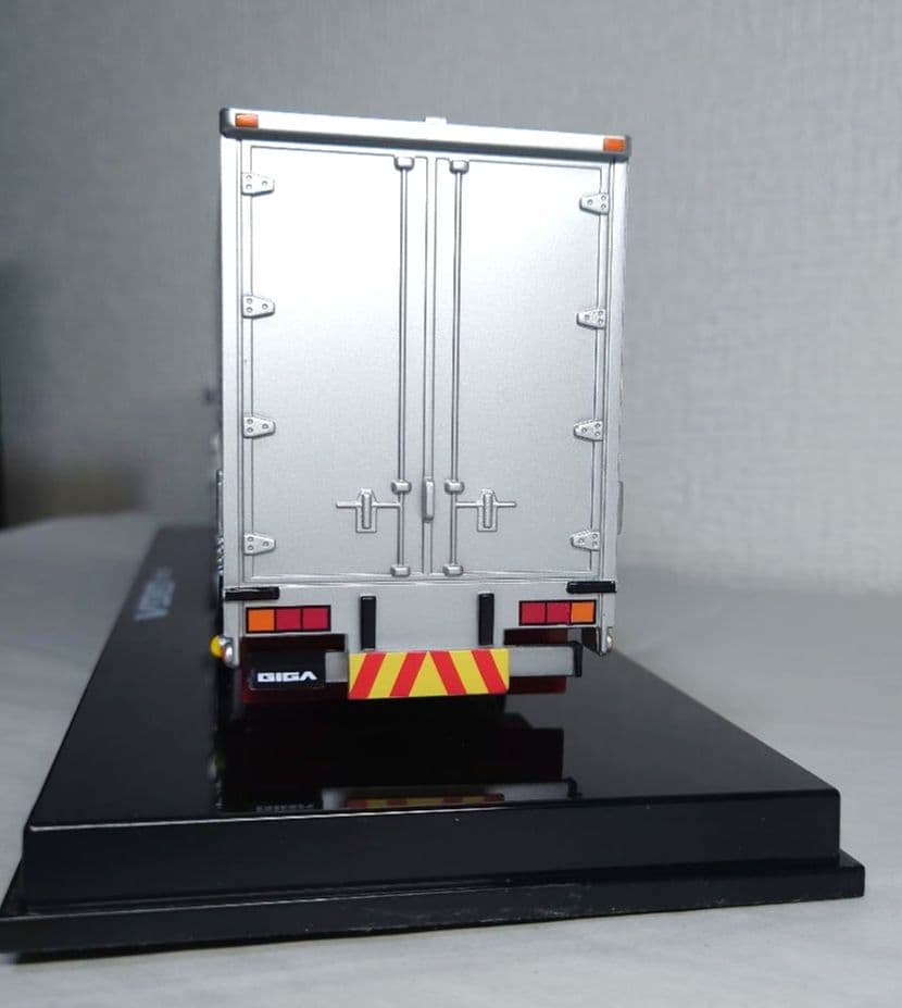 いすゞギガ 1/43スケール　ミニカー　訳あり加工品