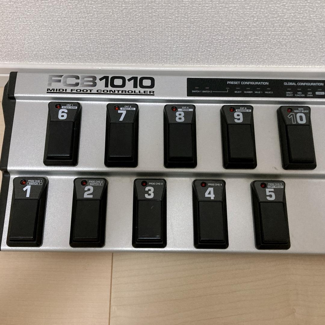 BEHRINGER FCB1010 ペダル搭載MIDIフットコントローラー