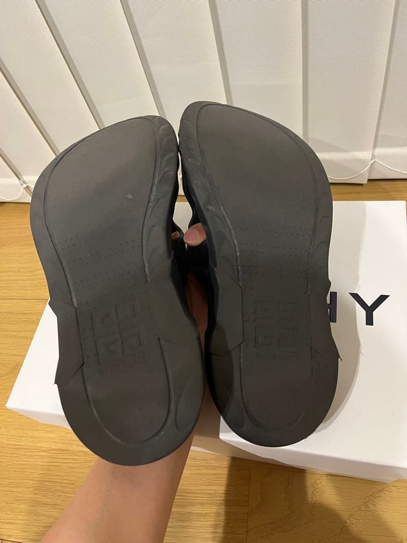 GIVENCHY マシュマロ サンダル 黒 41 箱あり