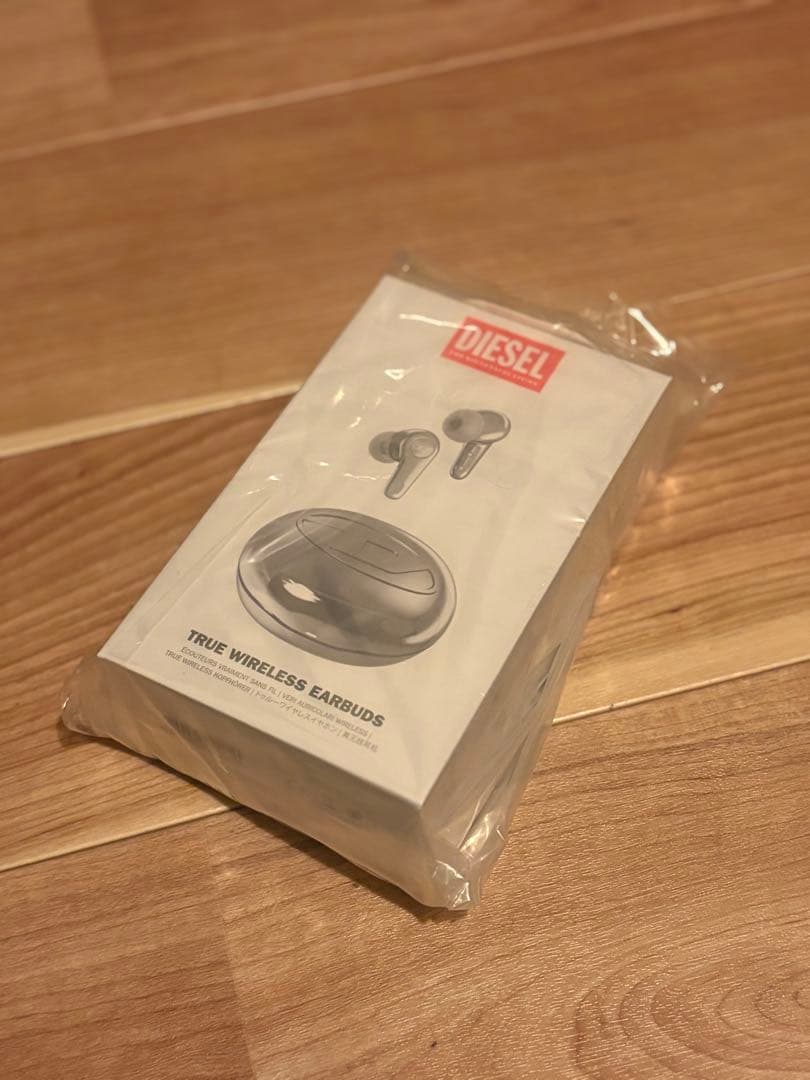 ワイヤレスイヤホン DIESEL アクティブノイズキャンセリング　シルバー