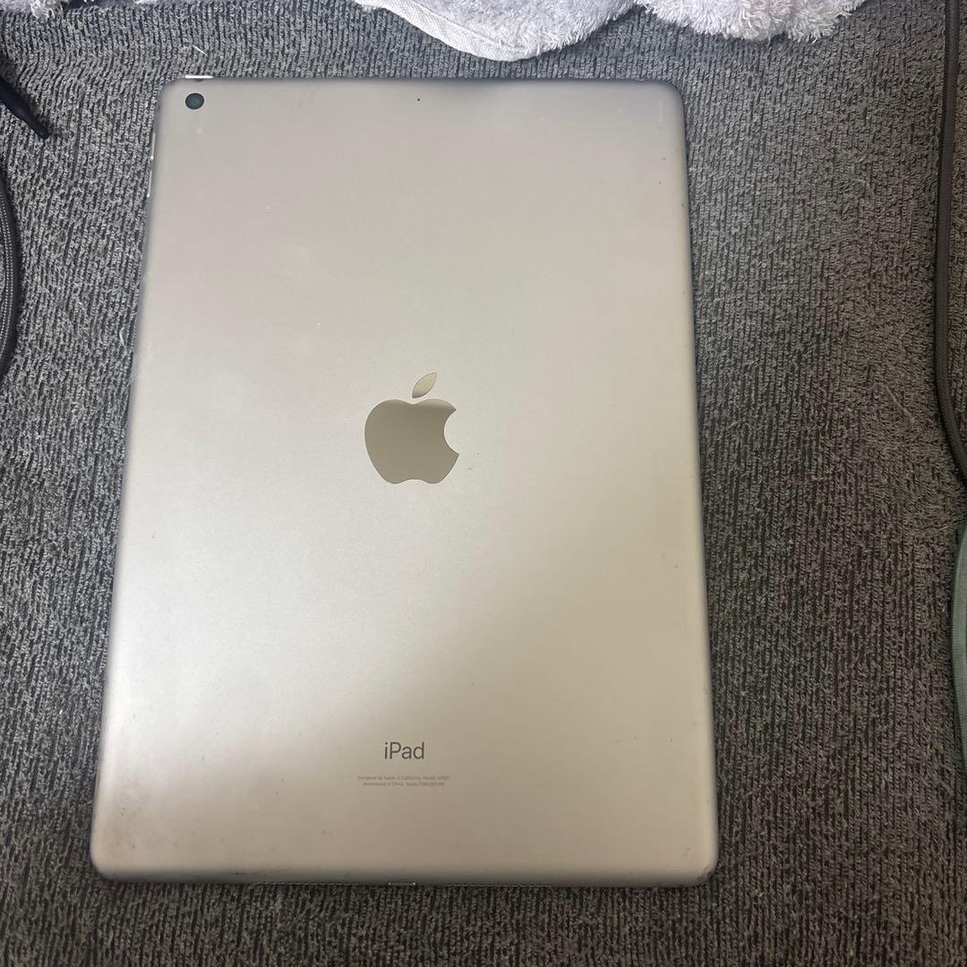 Apple iPad 第9世代 シルバー カバー付き