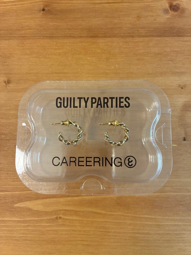 CAREERING GUILTY PARTIES ツイストデザインピアス