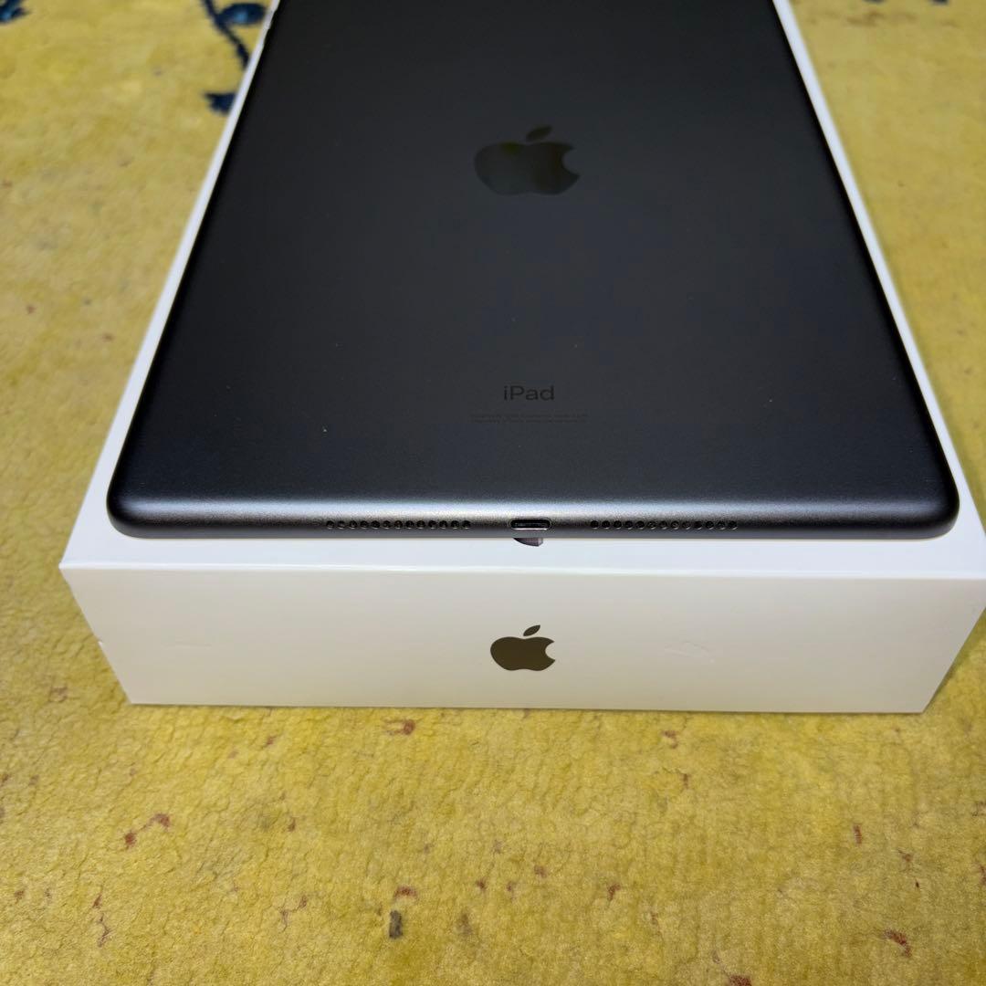 Apple iPad 第8世代 32GB スペースグレー　※最大容量93%