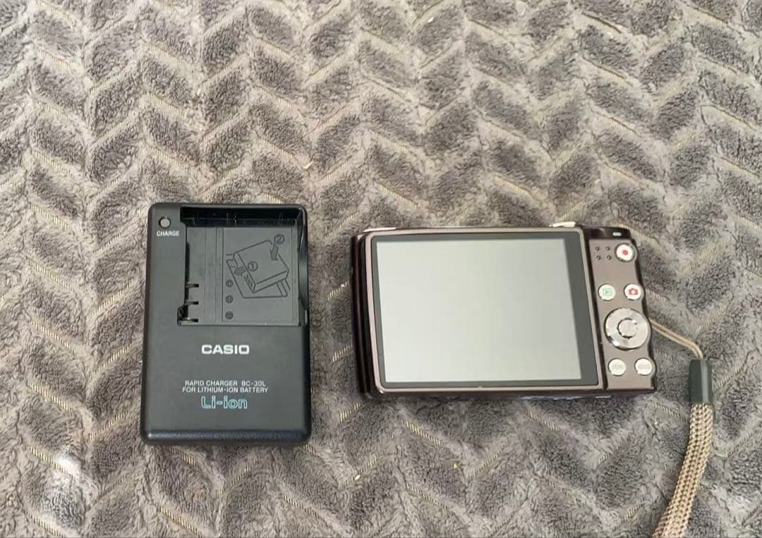 CASIO EXILIM 12.1メガピクセル コンパクトデジタルカメラ