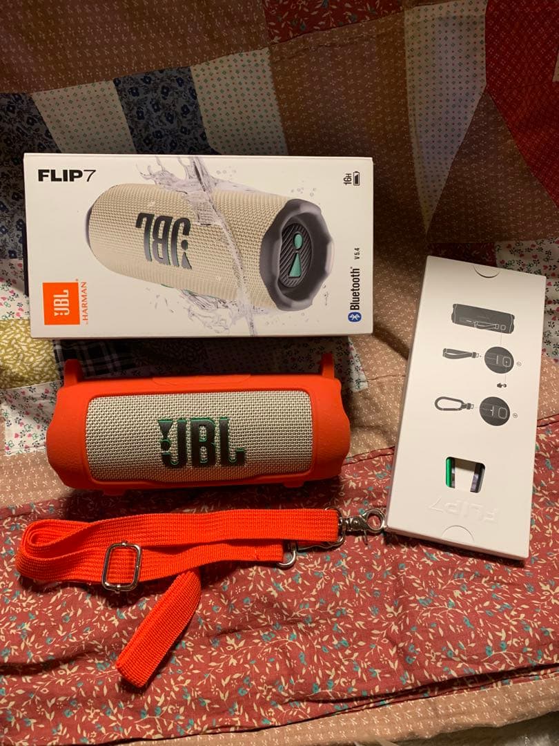 JBL FLIP7 ワイヤレススピーカー　レッドシリコンカバー付き