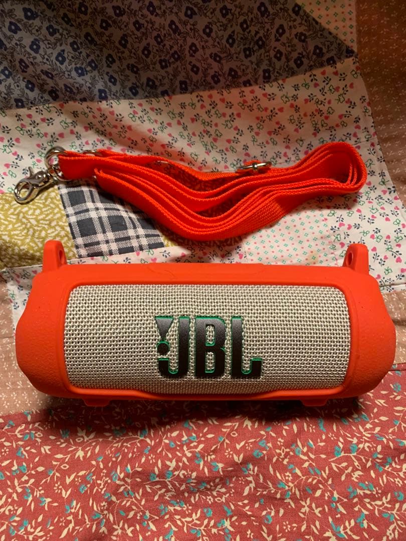 JBL FLIP7 ワイヤレススピーカー　レッドシリコンカバー付き