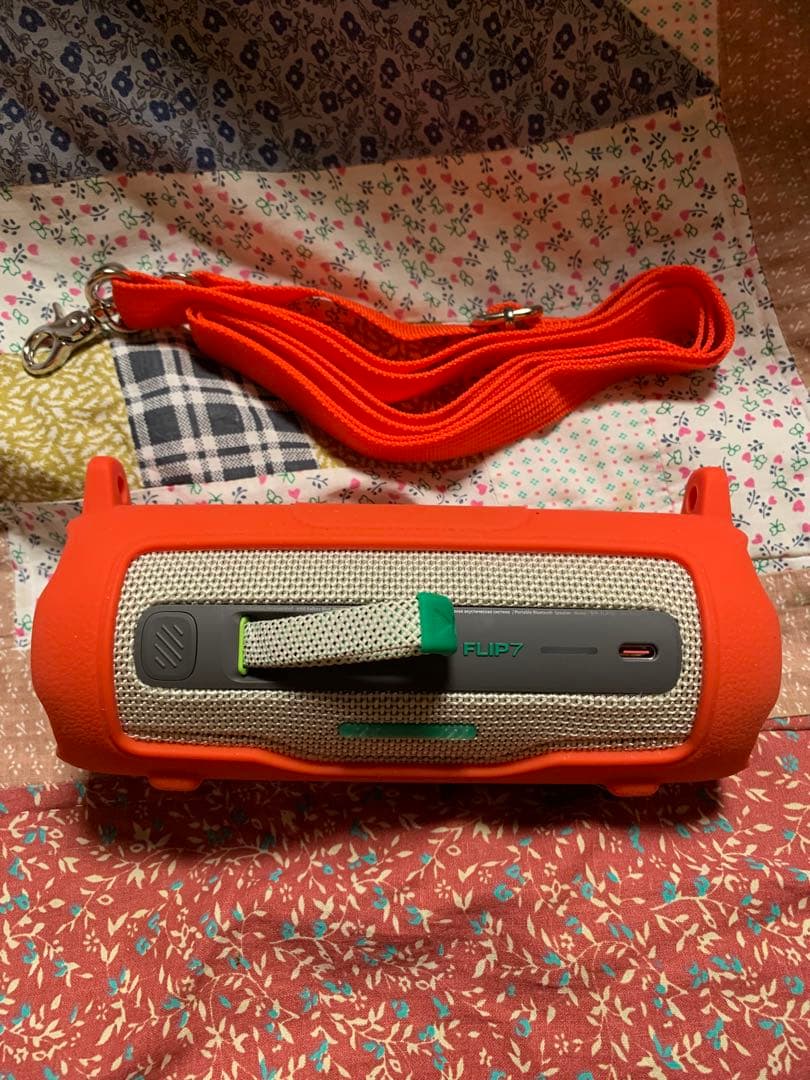 JBL FLIP7 ワイヤレススピーカー　レッドシリコンカバー付き