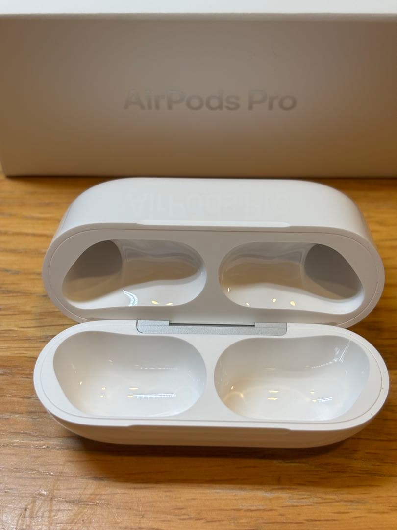 新品　AirPods Pro 3 正規品　充電ケースのみ